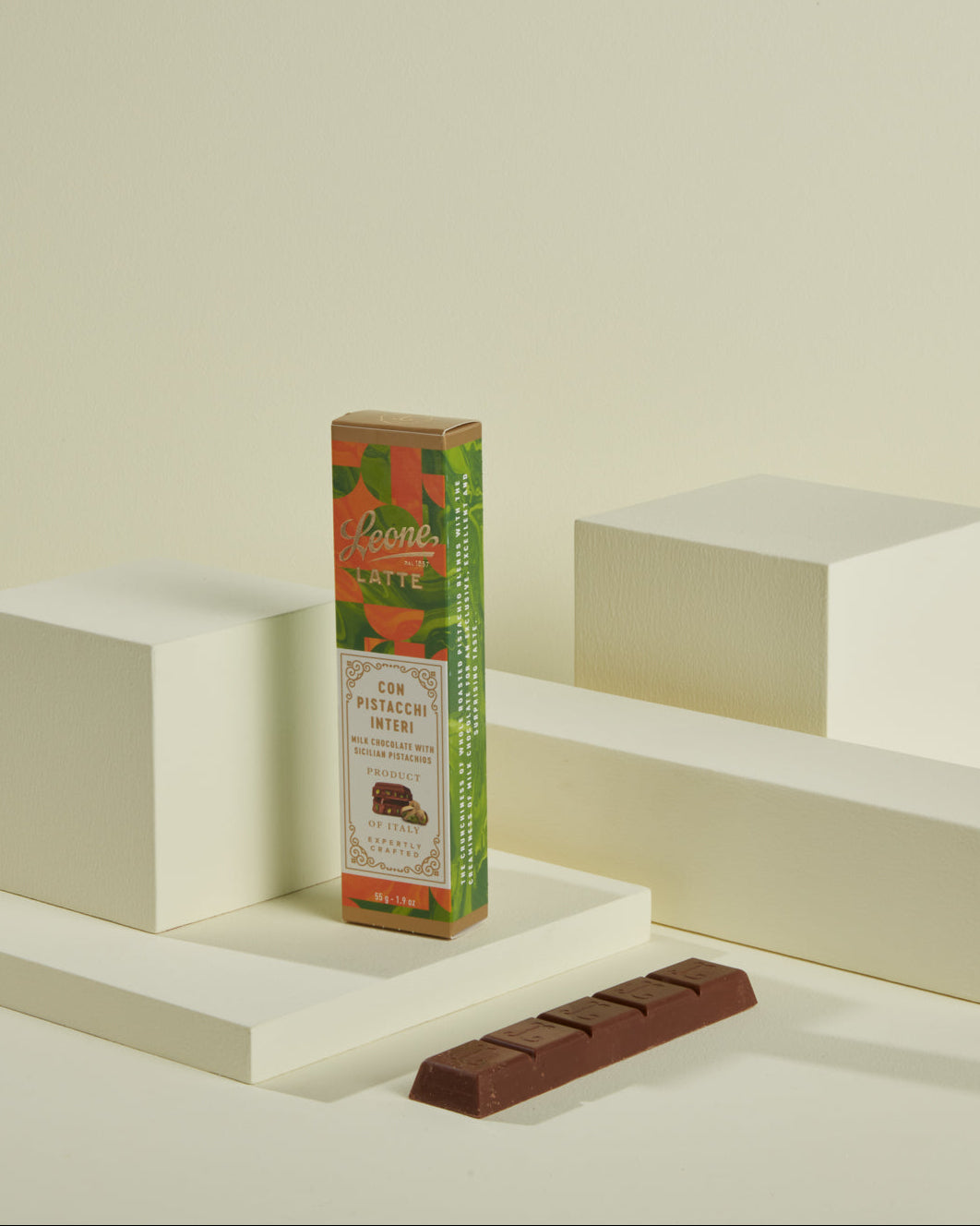 LEONE Barretta Cioccolato Fondente con Pistacchi interi