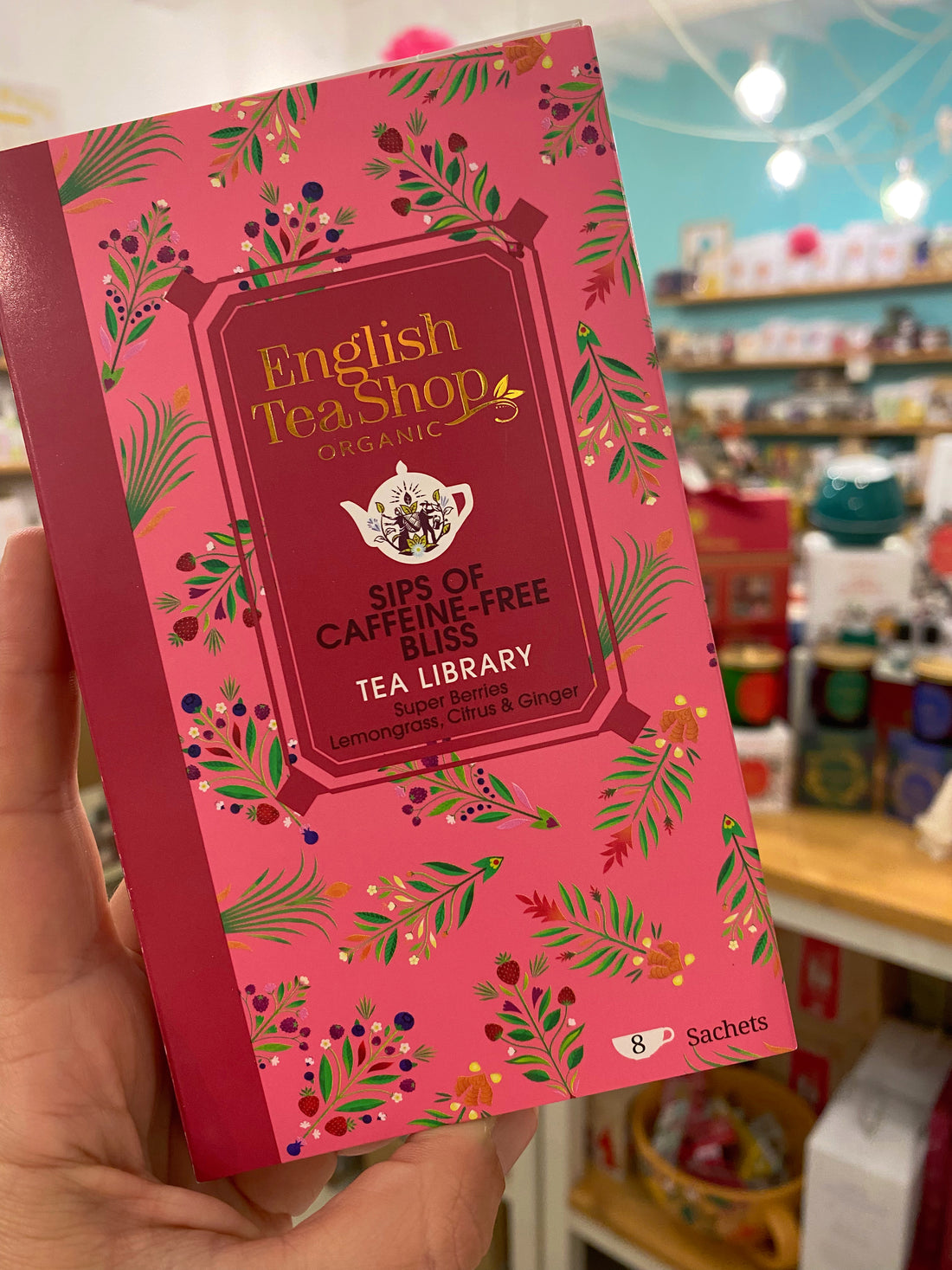 English Tea Shop - Tea Library Book - Mini Cofanetto con 8 Bustine di Tè Biologico Frutti Rossi e Agrumi